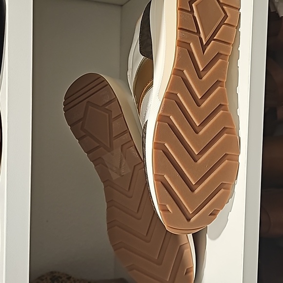 Michael Kors sneakers with signature print Size 9 - Picture 4 of 5